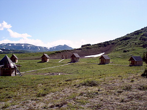 Cabins on Glukhoy Creek